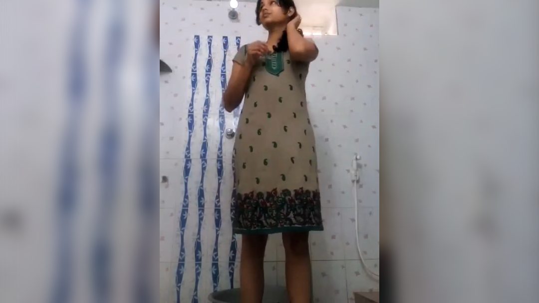 Salwar Kameez Hairy Pussy Girl Undressing in Bathroom