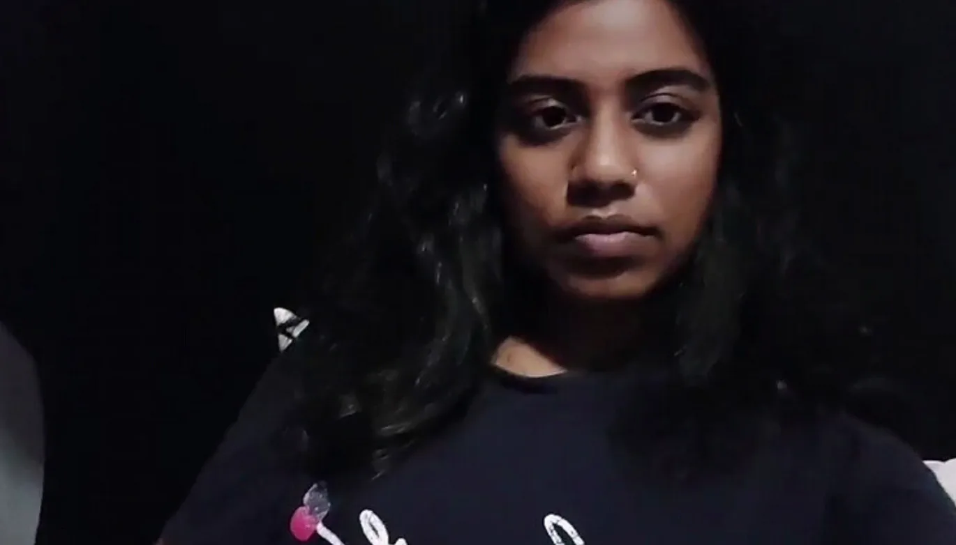 Sexy Tamil Bitch Showing Her Hairy Juicy Pussy