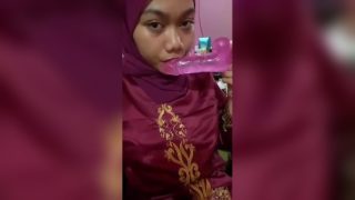 Sexy Hijabi Girl Fucking Her Pussy Hard with Pink Dildo
